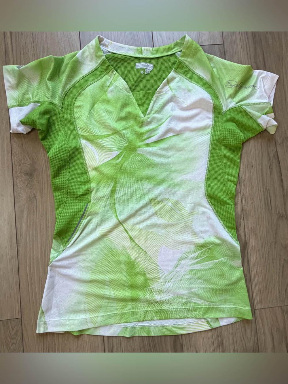 Salomon ActiLite Small Green Tech Breathable Wicking VNeck Shirt